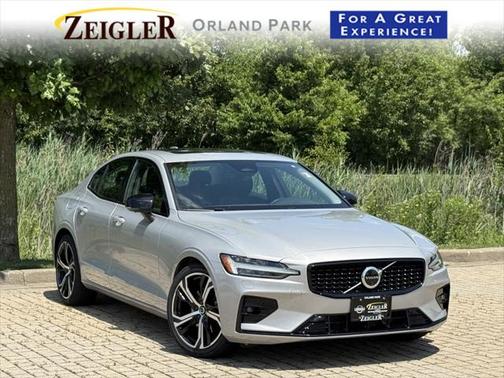 2024 Volvo S60 B5 Plus Dark Theme