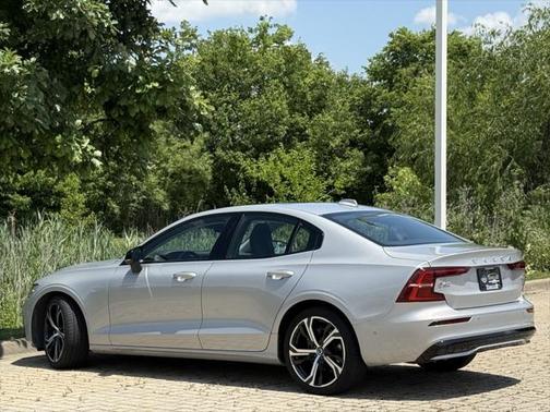 2024 Volvo S60 B5 Plus Dark Theme