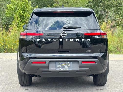 2025 Nissan Pathfinder S 4WD