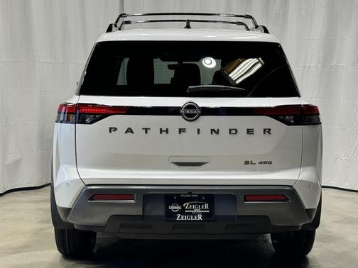 2026 Nissan Pathfinder SL