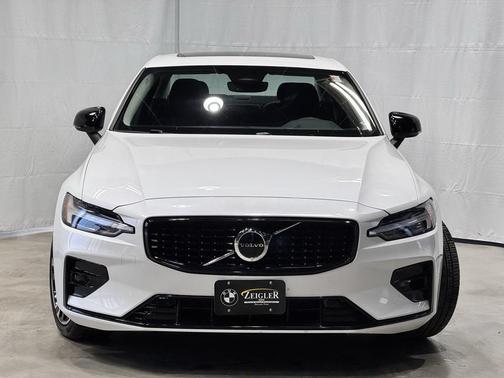 2024 Volvo S60 B5 Core Dark Theme