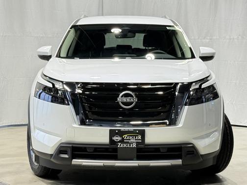 2025 Nissan Pathfinder SL 4WD