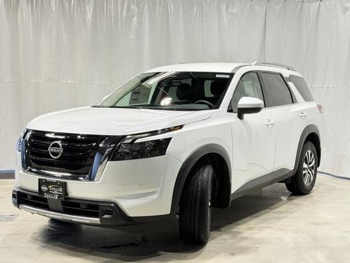 2025 Nissan Pathfinder SL 4WD