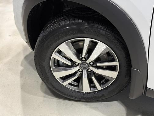 2025 Nissan Pathfinder SL 4WD