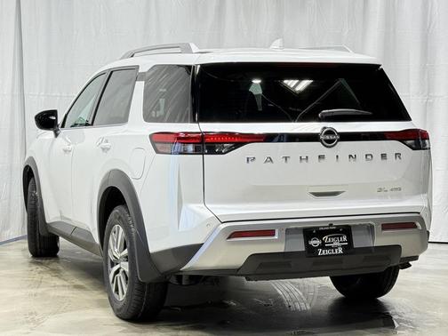 2025 Nissan Pathfinder SL 4WD