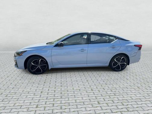Gray Sky Pearl 2023 Nissan Altima 2.5 SR