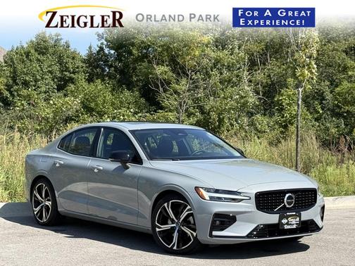 2024 Volvo S60 B5 Core Dark Theme