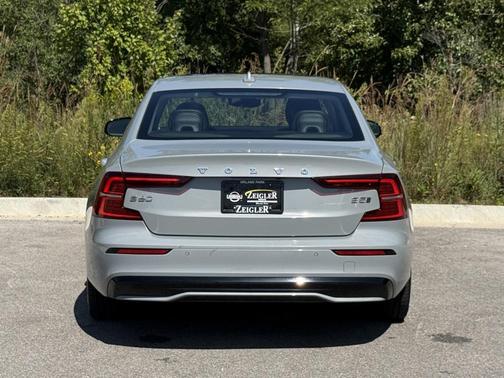 2024 Volvo S60 B5 Core Dark Theme
