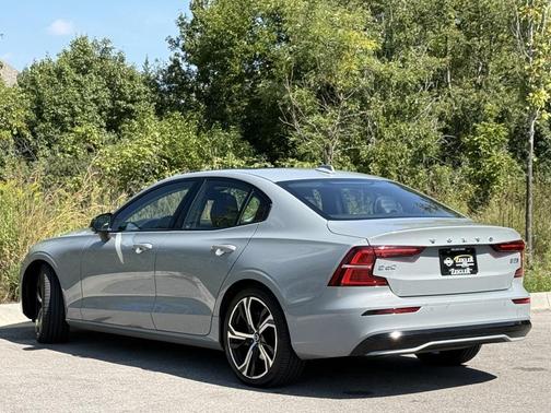 2024 Volvo S60 B5 Core Dark Theme