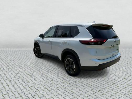Everest White Pearl 2024 Nissan Rogue SV