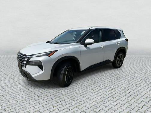 Everest White Pearl 2024 Nissan Rogue SV