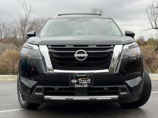 2025 Nissan Pathfinder SL 4WD