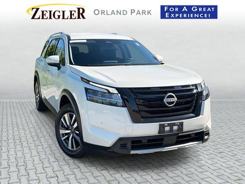 Pearl White Tricoat 2024 Nissan Pathfinder SL