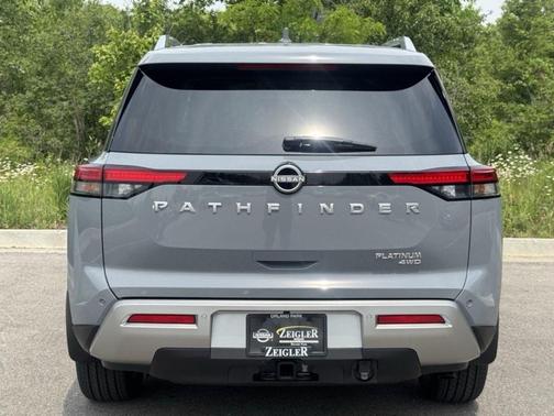2025 Nissan Pathfinder Platinum 4WD