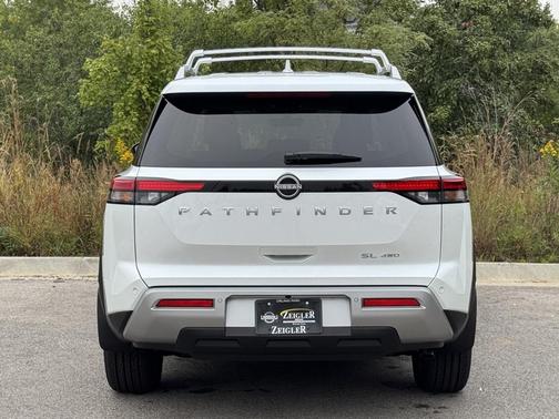 2025 Nissan Pathfinder SL 4WD