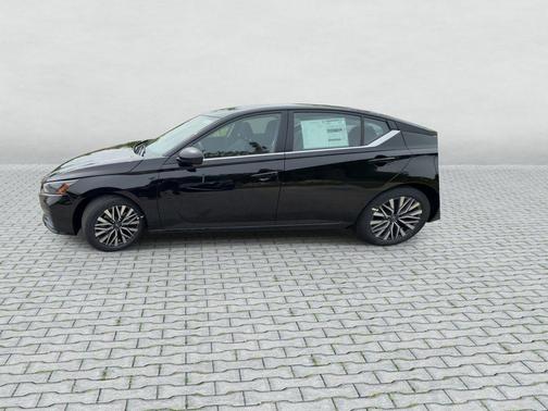 Super Black Clearcoat 2026 Nissan Altima 2.5 SV