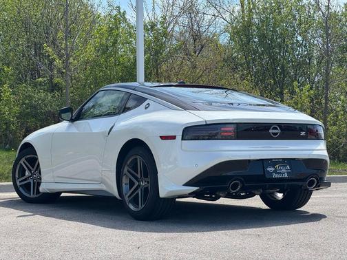 Pearl White/Super Black 2026 Nissan Z Sport