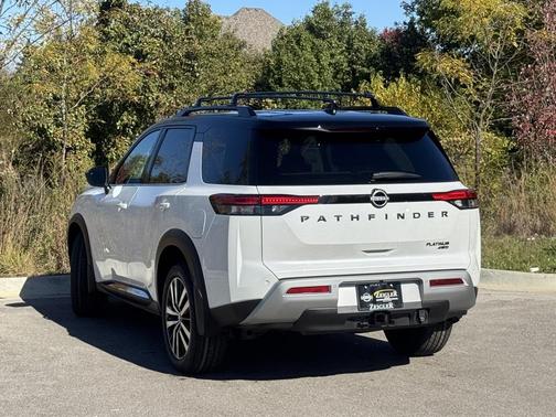 2025 Nissan Pathfinder Platinum 4WD