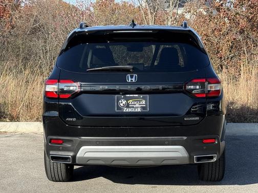 2025 Honda Pilot Touring 8-Passenger