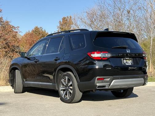 2025 Honda Pilot Touring 8-Passenger