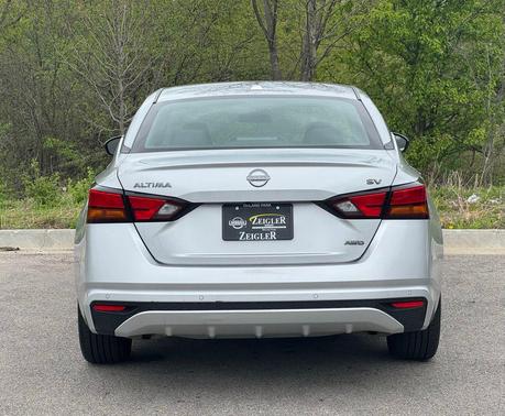 Brilliant Silver Metallic 2024 Nissan Altima 2.5 SV
