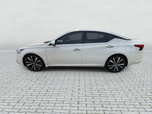 Pearl White Tricoat 2020 Nissan Altima 2.0 Platinum
