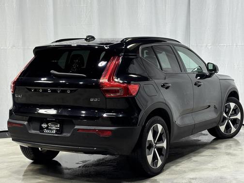2024 Volvo XC40 B5 Plus Dark Theme