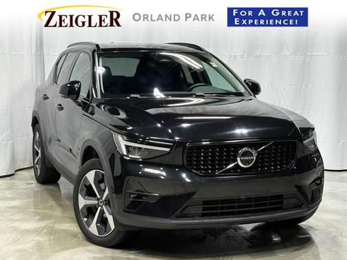 2024 Volvo XC40 B5 Plus Dark Theme