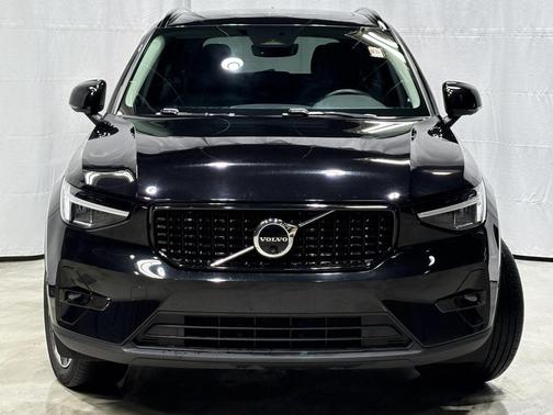2024 Volvo XC40 B5 Plus Dark Theme