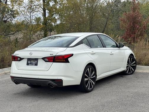 2021 Nissan Altima SR FWD
