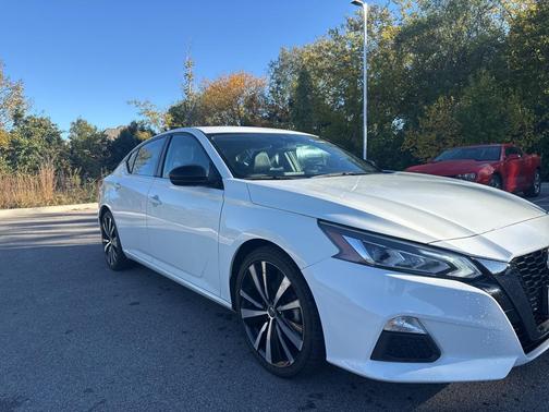 2021 Nissan Altima SR FWD