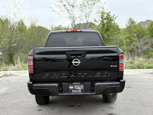 2022 Nissan Frontier S