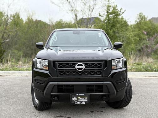 2022 Nissan Frontier S