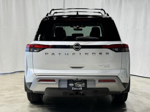 2025 Nissan Pathfinder Platinum 4WD