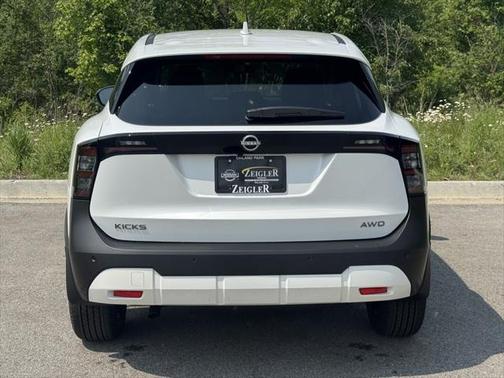 2025 Nissan Kicks SV