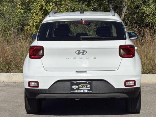 2023 Hyundai VENUE SEL