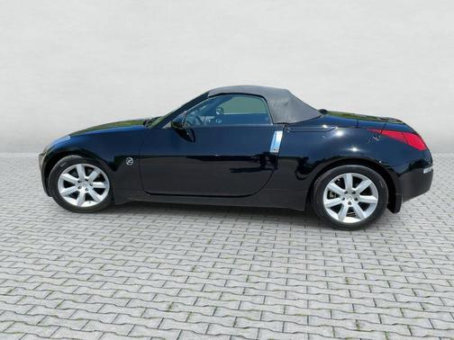 Super Black 2005 Nissan 350Z Enthusiast