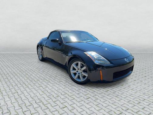 Super Black 2005 Nissan 350Z Enthusiast
