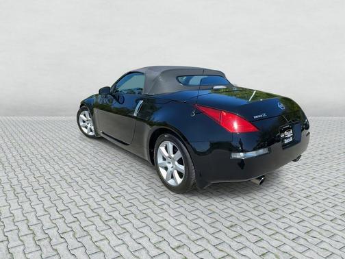 Super Black 2005 Nissan 350Z Enthusiast