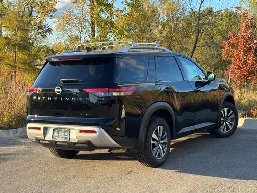 2025 Nissan Pathfinder SL 4WD