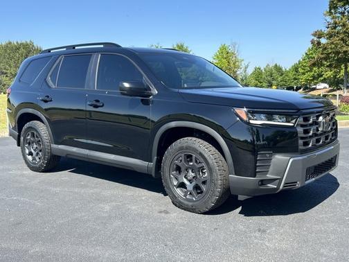 Crystal Black Pearl 2026 Honda Pilot TrailSport