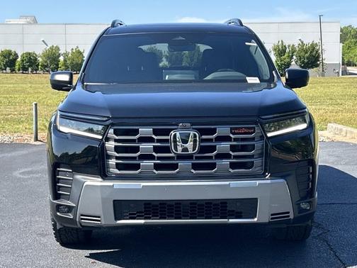 Crystal Black Pearl 2026 Honda Pilot TrailSport