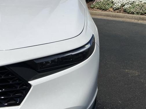 Platinum White Pearl 2025 Honda Accord SE