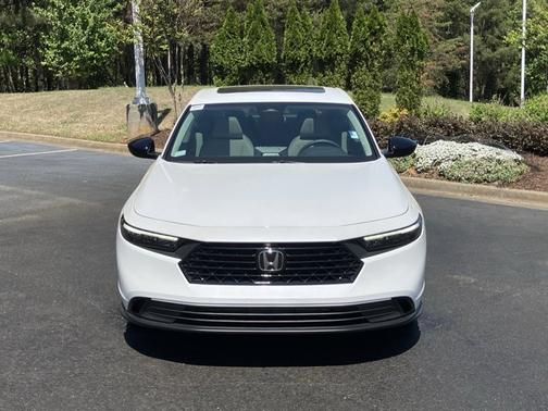 Platinum White Pearl 2025 Honda Accord SE