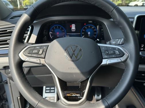 2024 Volkswagen Atlas 2.0T Peak Edition SEL