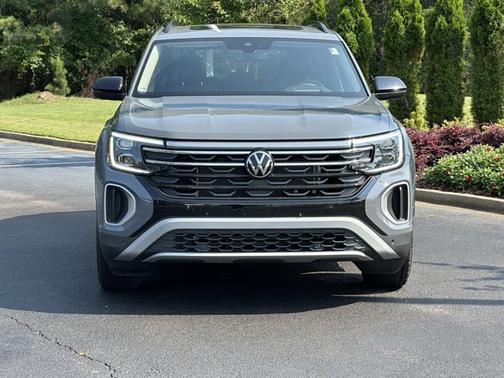 2024 Volkswagen Atlas 2.0T Peak Edition SEL