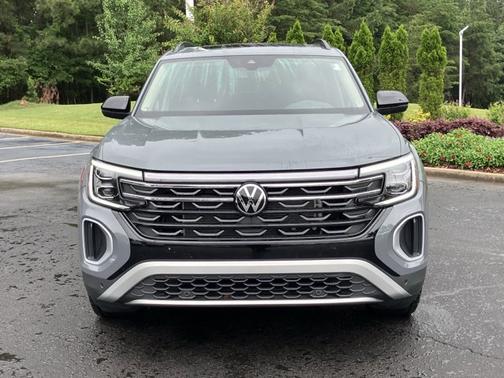 2024 Volkswagen Atlas 2.0T Peak Edition SEL