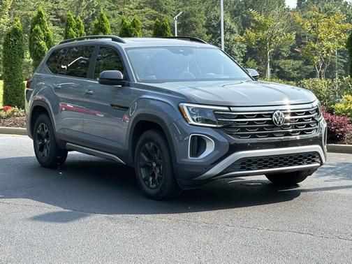 2024 Volkswagen Atlas 2.0T Peak Edition SEL