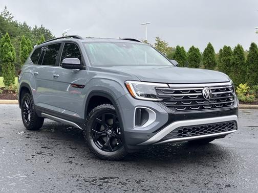 2024 Volkswagen Atlas 2.0T Peak Edition SEL
