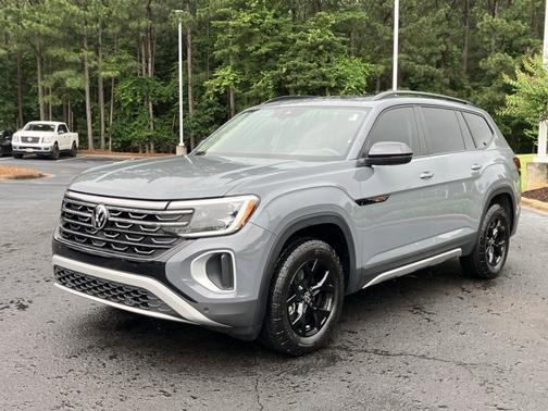 2024 Volkswagen Atlas 2.0T Peak Edition SEL